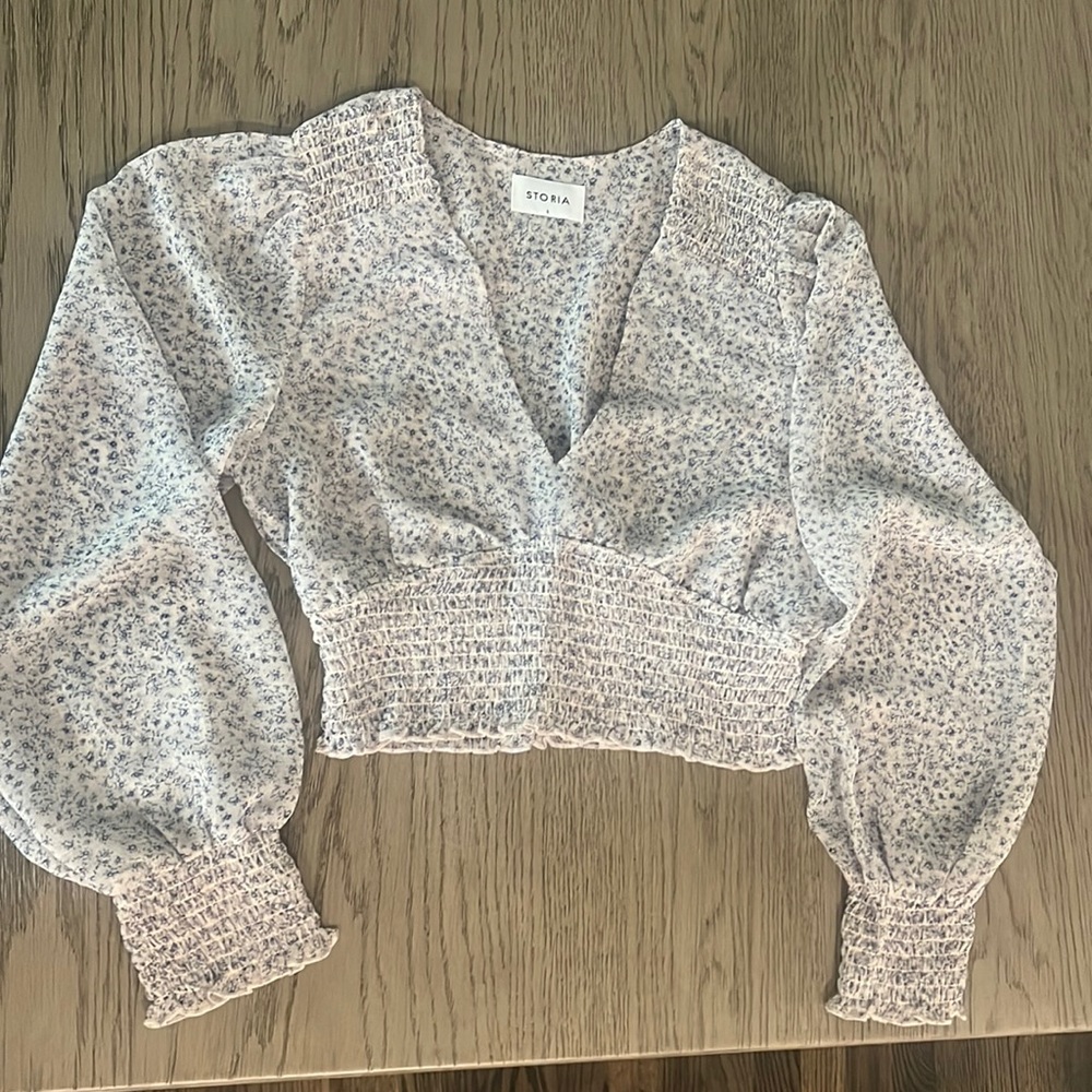 Storia women’s cropped long sleeve blouse size small